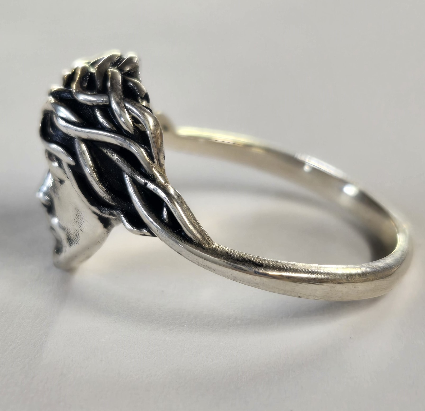 Ladies Jesus Ring - Image 3